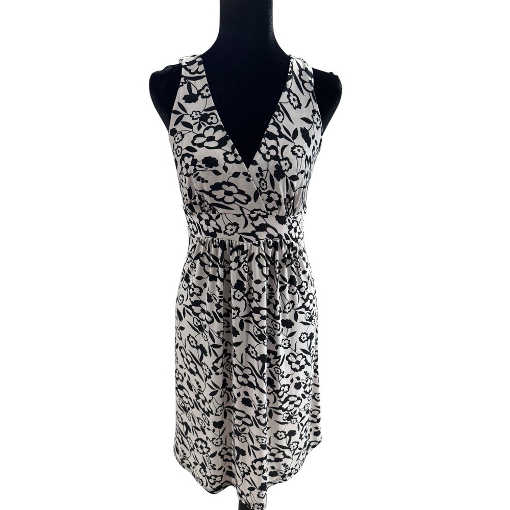 MS. Maggie Floral V-Neck Empire Waist Sleeveless Dress Black White Small